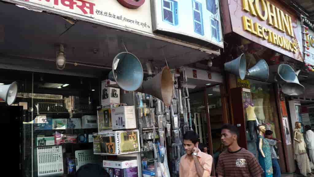 lamington-road-street-shopping-in-mumbai