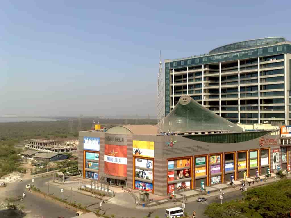 raghuleela-mall-best-shopping-mall-in-navi-mumbai-shopping-food-entertainment