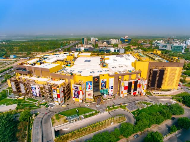 dlf-mall-of-india-largest-and-biggest-mall-in-india