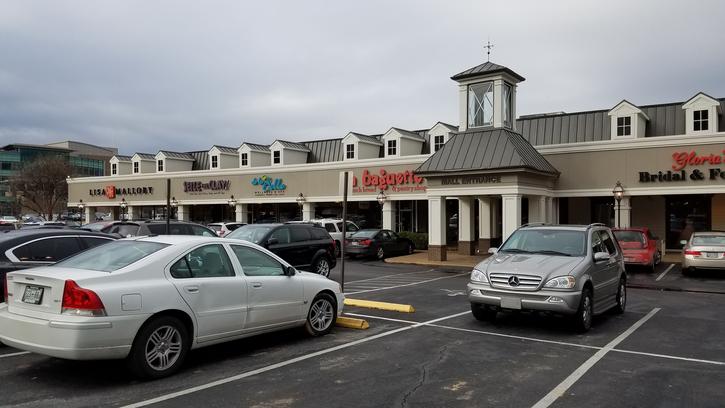 Chickasaw Oaks Plaza is an open-air best shopping Centers in Memphis