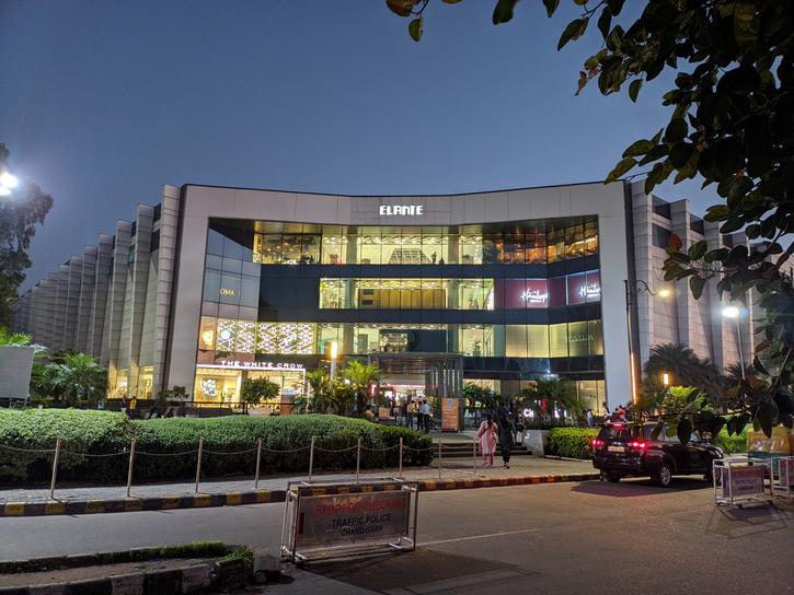 elante-mall-chandigarh-is-the-biggest-mall-in-chandigarh