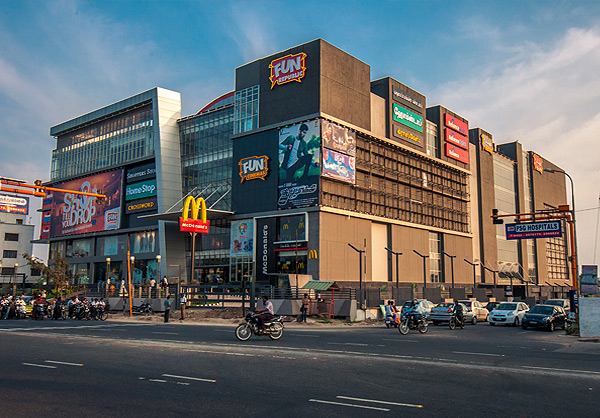 fun-republic-mall-lucknow-one-of-the-biggest-malls-in-lucknow