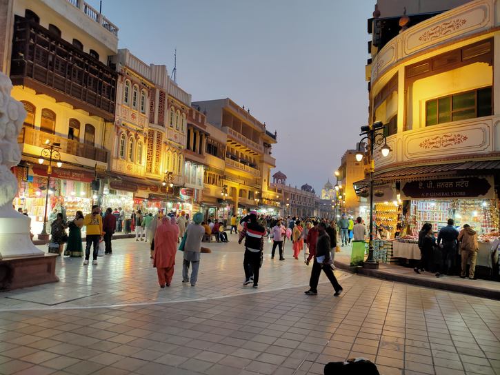 hall-bazaar-amritsar-best-shopping-place-in-amritsar