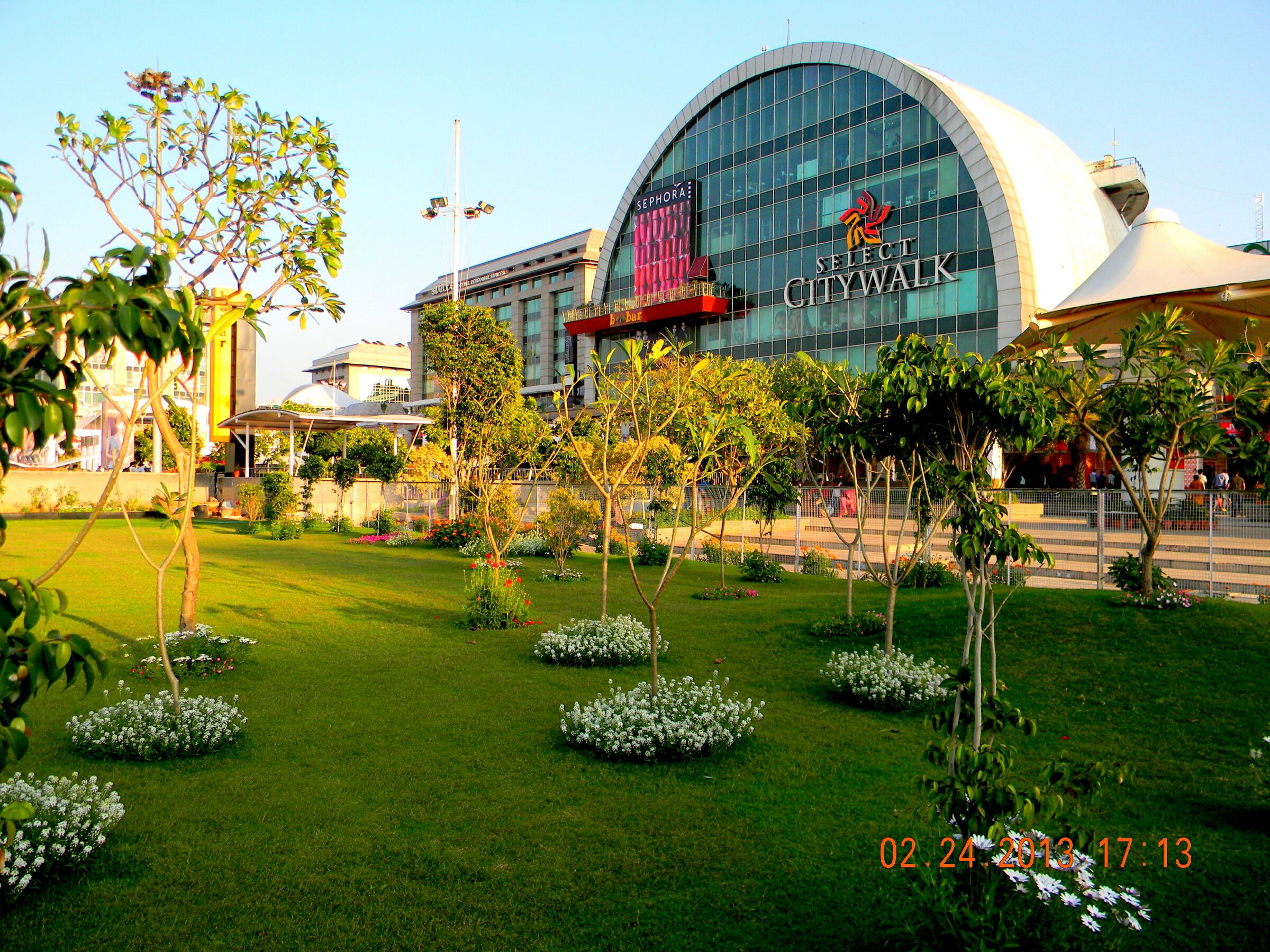 SelectCityWalkMall-delhi.jpg